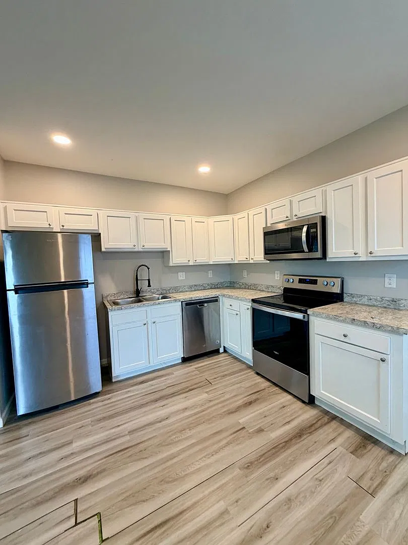 3 bed, 1.0 bath, 1100 sqft, $1,399 — Photo 1