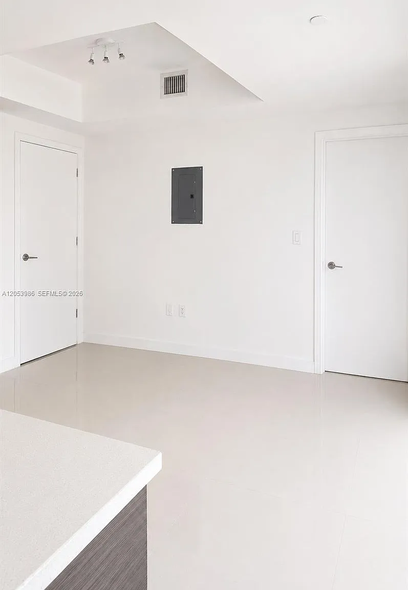 500 Brickell E — Photo 4
