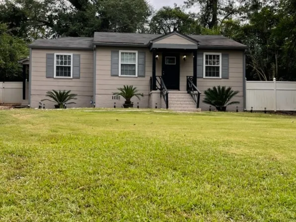 1745 Foster Pl, Macon, GA 31211