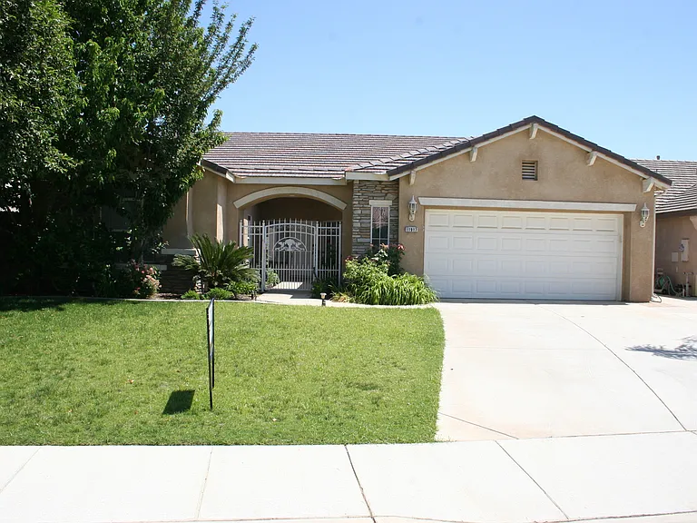 11917 Roaring River Ave — Photo 1