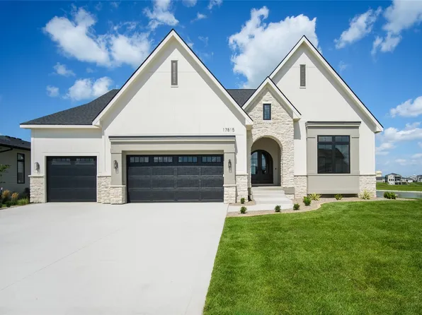 17815 Goodman Dr, Urbandale, IA 50323