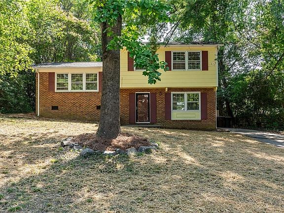 2nd image of 821 Daleview Pl