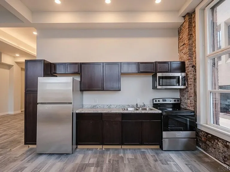 500 Main St #201 — Photo 29