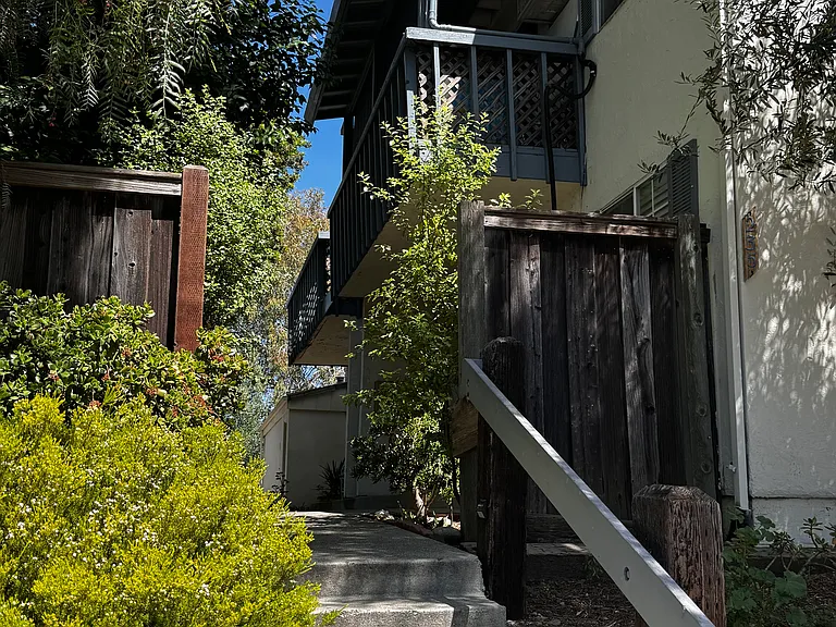 235 Arana Dr #D — Photo 16