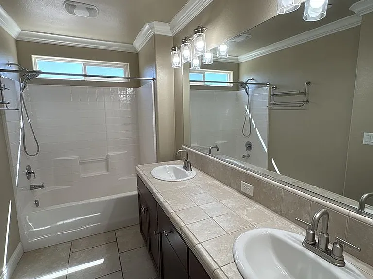 3921 W Payson Ave — Photo 23