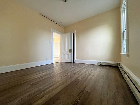 5th image of 302 Columbia St #3