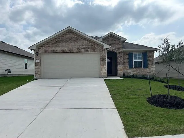 311 Darwin Pl — Photo 1