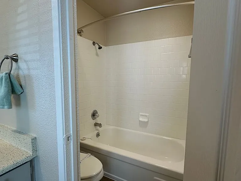 Boutique Apartments in Boulevard Park, Includes Gated, Covered Parking! — Photo 15