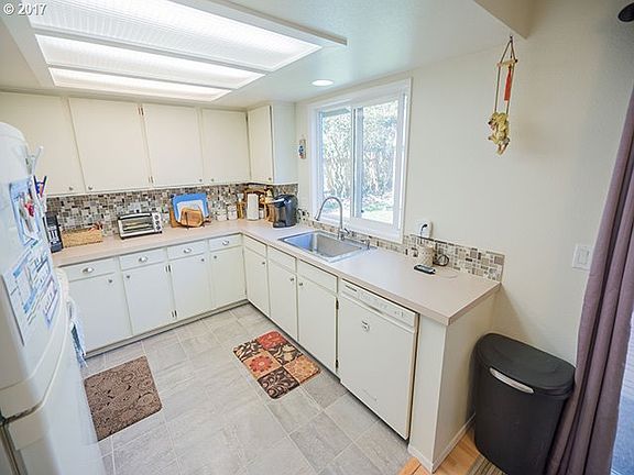 5th image of 15806 NE 9th Cir