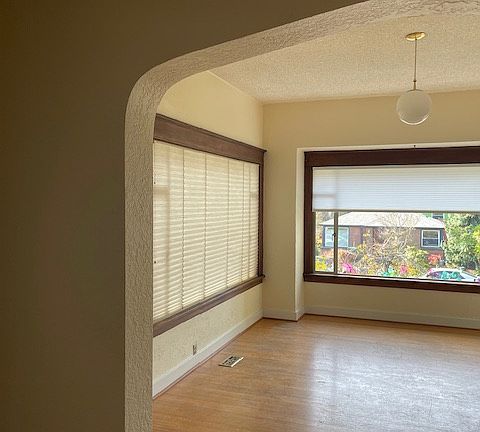 4th image of 4612 Meridian Ave N