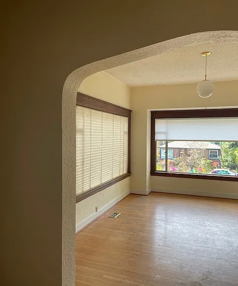 4612 Meridian Ave N — Photo 4