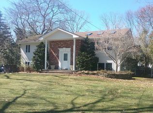 32 Gildare Dr, East Northport, NY 11731