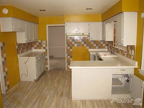 5th image of 29639 Guy St
