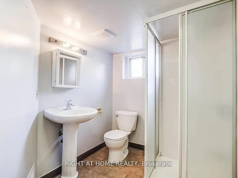 1738 Bayview Ave — Photo 13