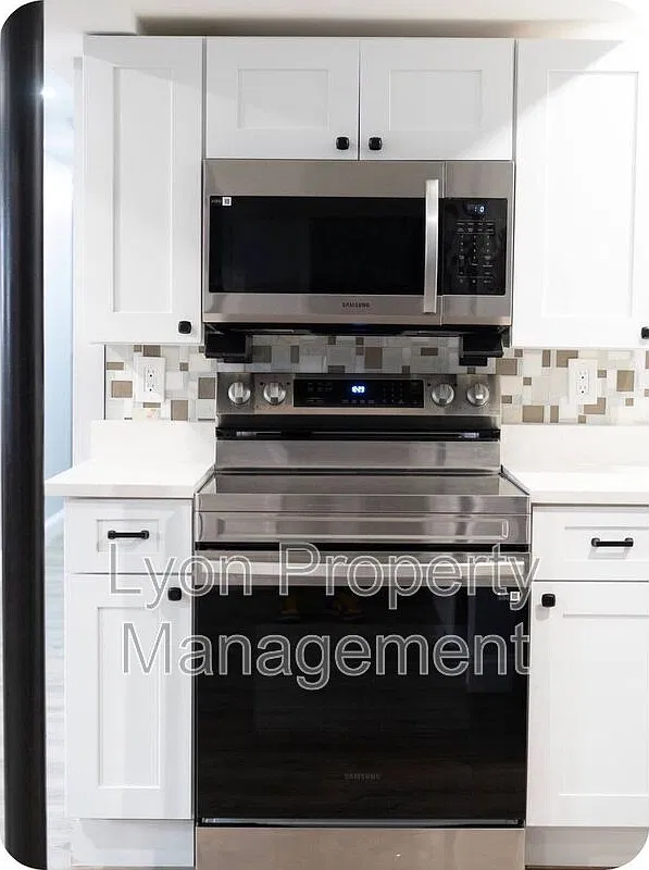 2 bed, 1.0 bath, 950 sqft, $2,250 — Photo 2