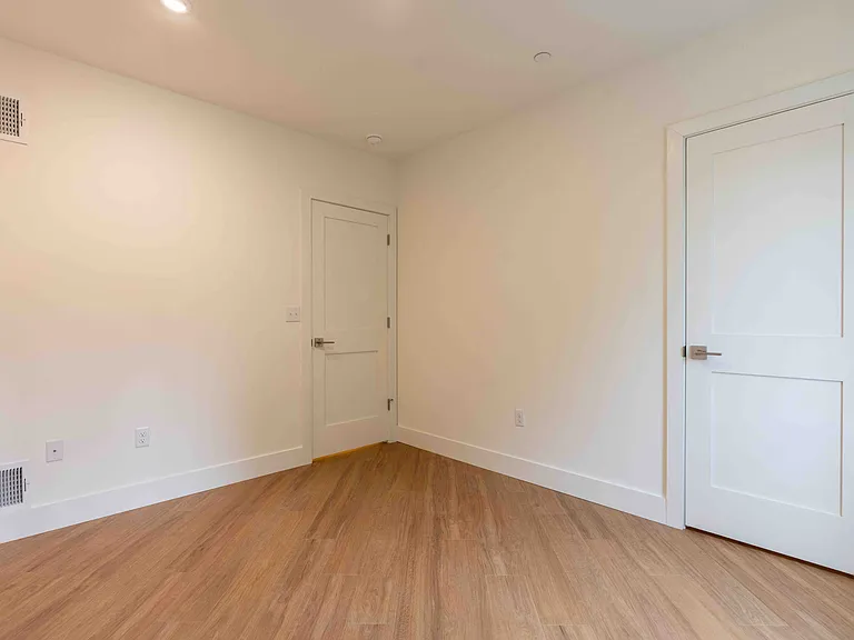 517 18th St #103 — Photo 7