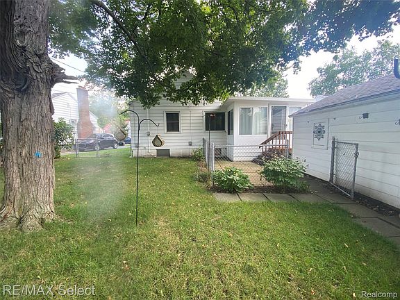 3rd image of 808 Mann Ave