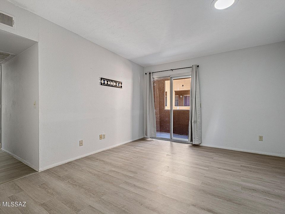 1st image of 1810 E Blacklidge Dr APT 610