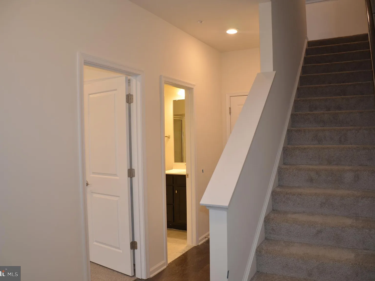 4 bed, 3.5 bath, 2102 sqft, $2,950 — Photo 2