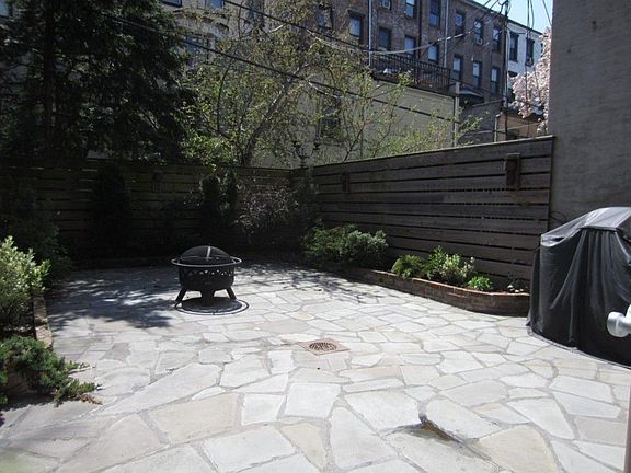 5th image of 30 Montgomery Pl APT 1
