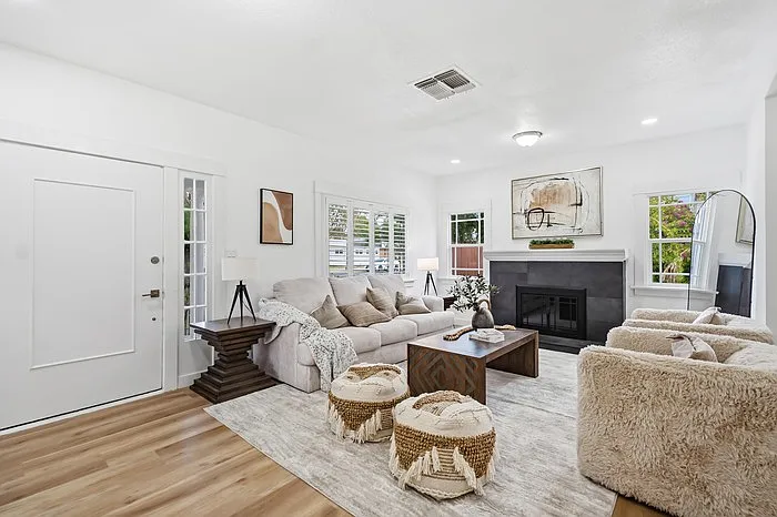 4 bed, 2.0 bath, 2098 sqft, $4,200 — Photo 3