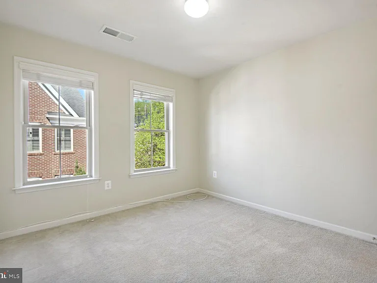 3439 Kemper Rd — Photo 27
