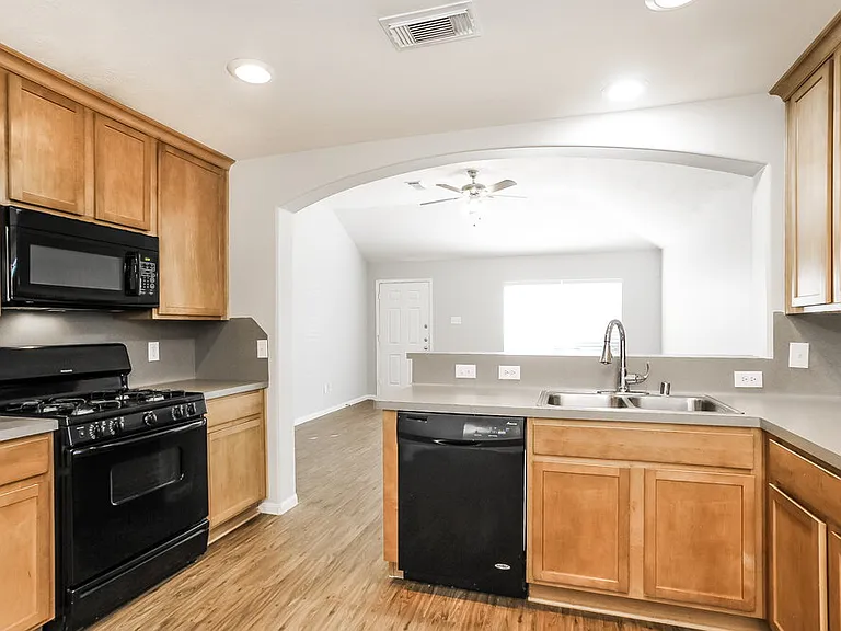 19242 Hopeview Ct — Photo 7