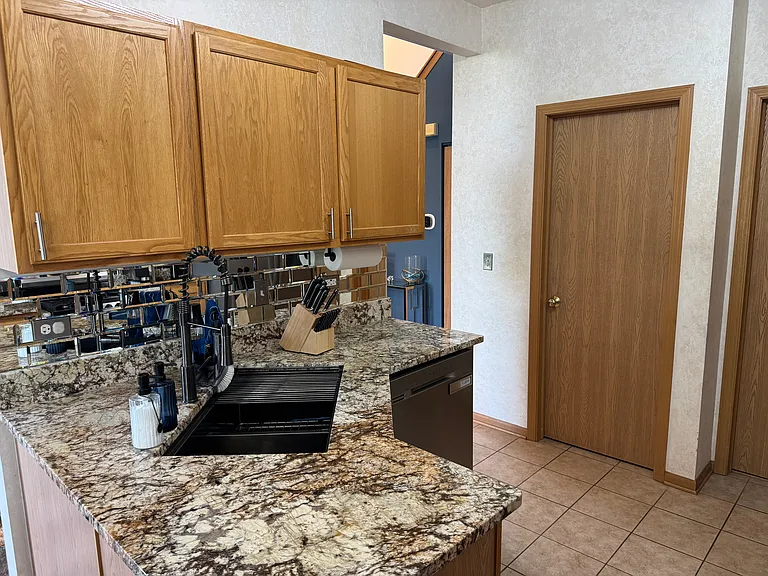 2444 Oak Tree Ln — Photo 6
