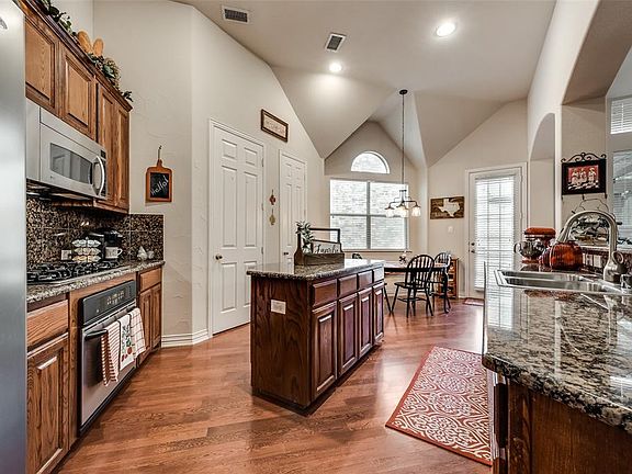 4th image of 3233 Heatherbrook Ln