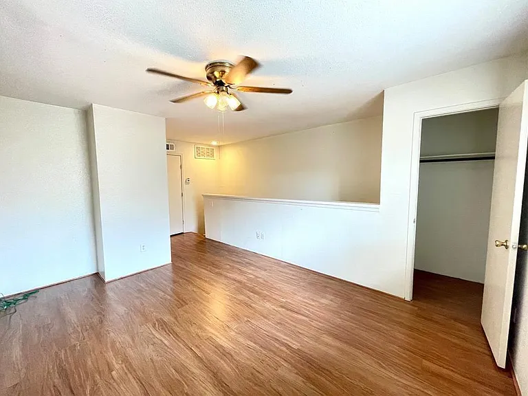 2100 Wilcrest Dr #123 — Photo 11