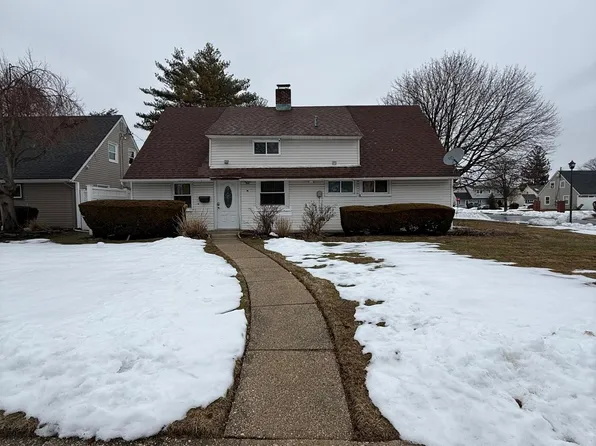 29 Blossom Ln Floor 1, Levittown, NY 11756