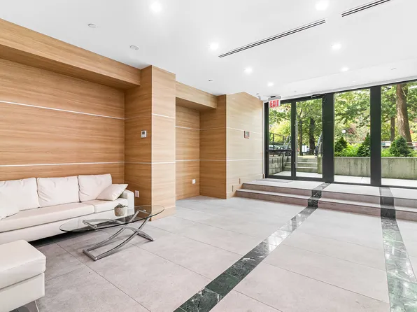 309 Ocean Parkway image 9 of 13