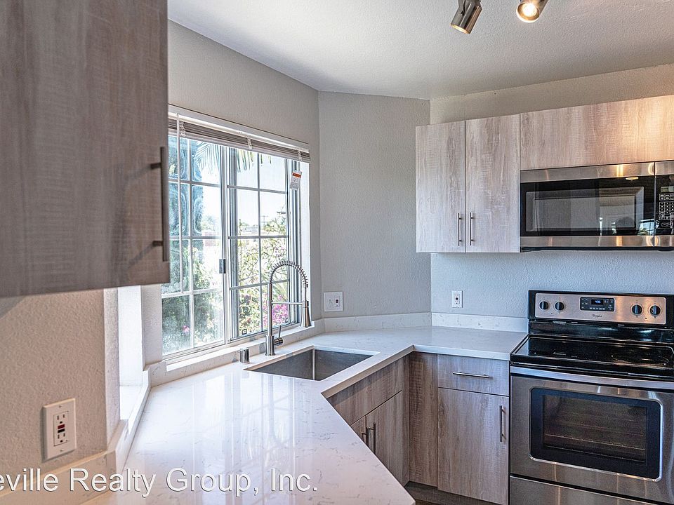 1st image of 5228 Cass St #2