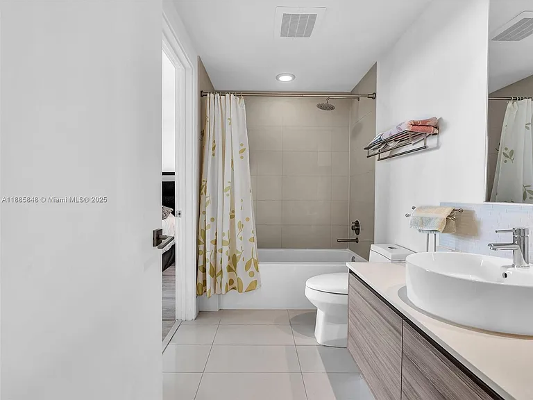 121 NE 34th St #3114 — Photo 16