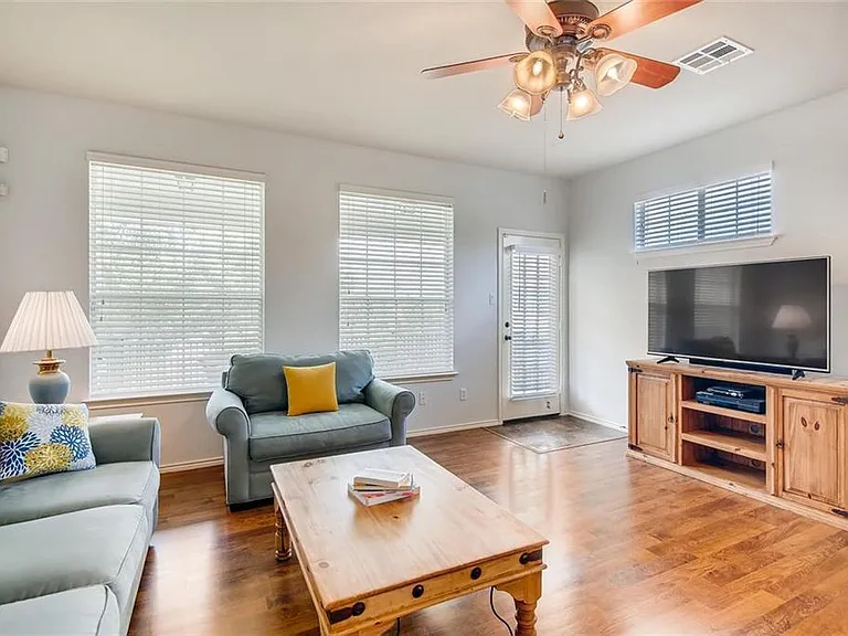 1900 Scofield Ridge Pkwy #402 — Photo 4