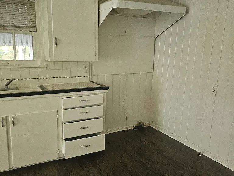 518 Nolen St — Photo 7