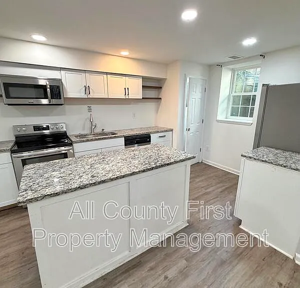1093 Fayetteville Rd SE — Photo 5
