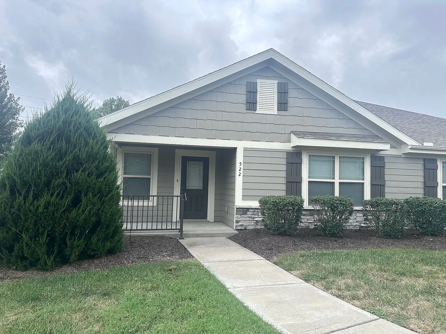 Single Level 2 Bed | 2 Bath | 2 Car Attached Villa in Blue Springs — Photo 1