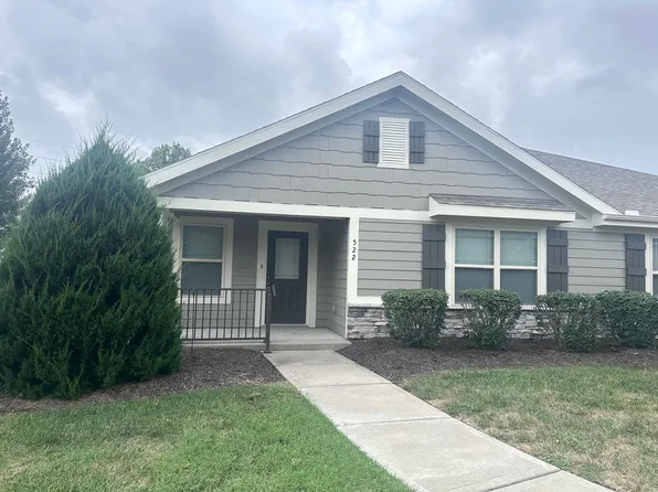 522 SE Maple Dr, Blue Springs, MO 64014