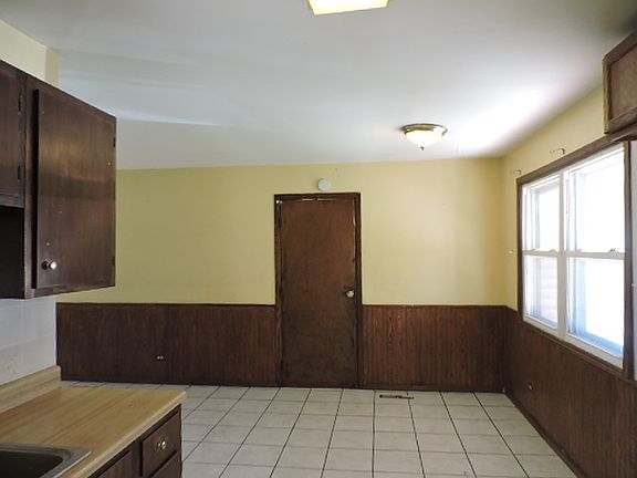 4th image of 5010 Bristol Ct