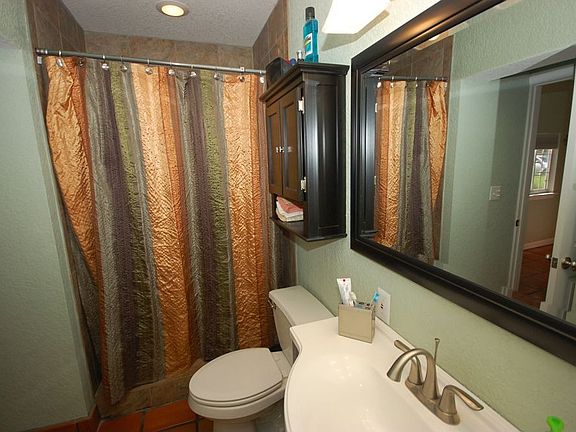 4th image of 443 38th Ave NE