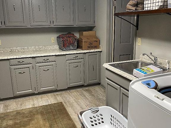 3rd image of 475 Crestview Dr NE