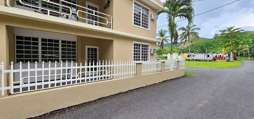 2 bed, 1.0 bath, 800 sqft, $1,000 — Photo 1