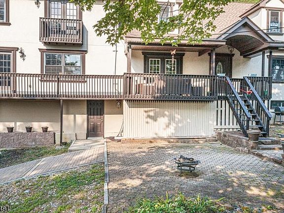 3rd image of 75 Ringwood Ave