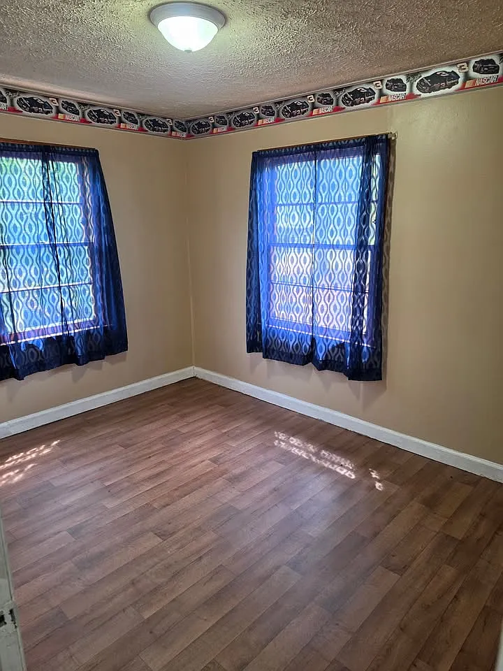 4 bed, 1190 sqft, $1,350 — Photo 4