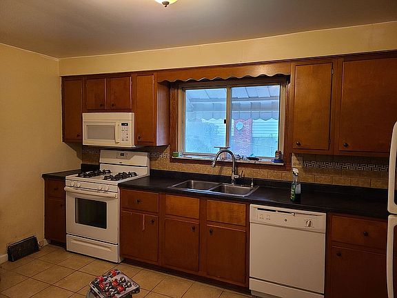 3rd image of 12 North St