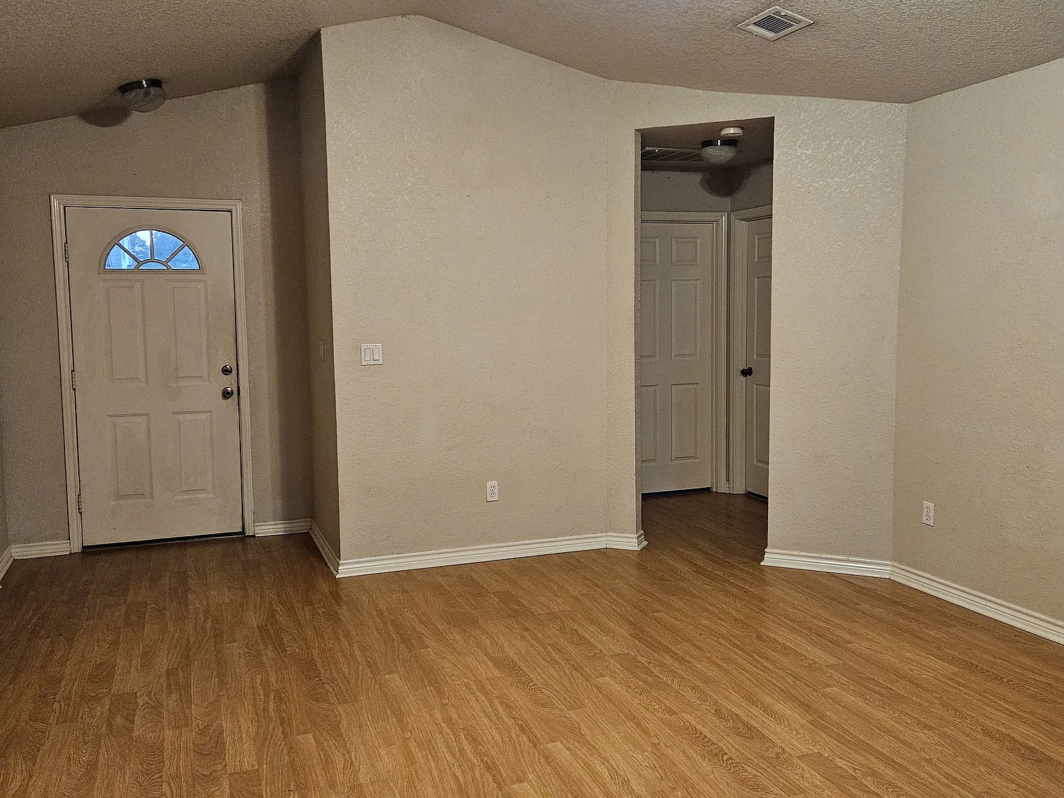 1 bed, 1400 sqft, $600 — Photo 4