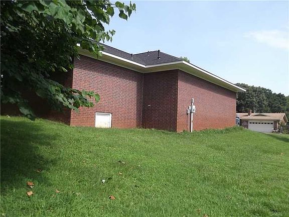 5th image of 2405 Villa Dr
