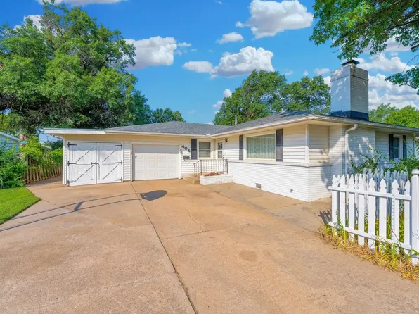 404 Circle Dr, Wellington, KS 67152