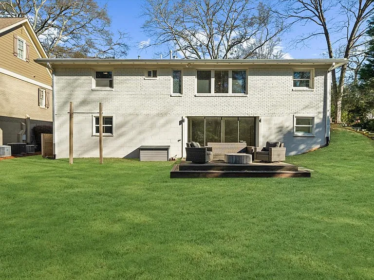 2420 Cove Cir — Photo 50